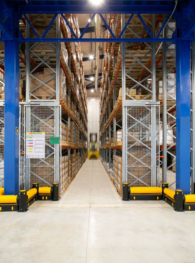 VNA (Very narrow aisle)