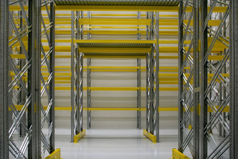 Seismic pallet racks