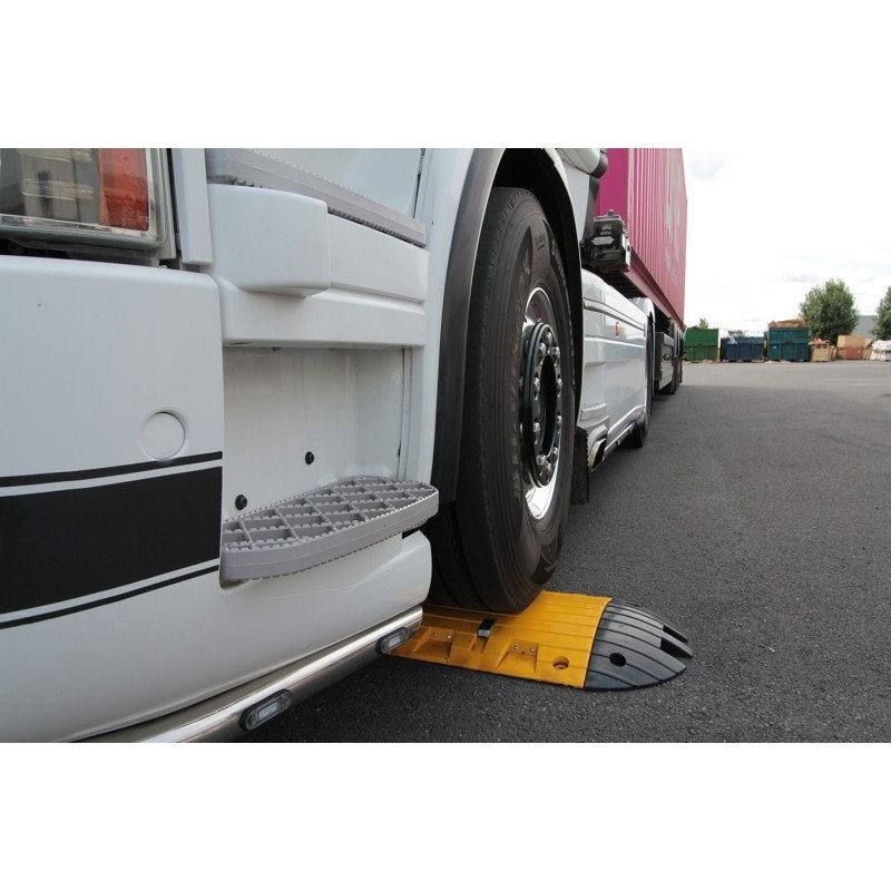 HEAVY-DUTY SPEED BUMP 50 T - 15 KM/H - view 1