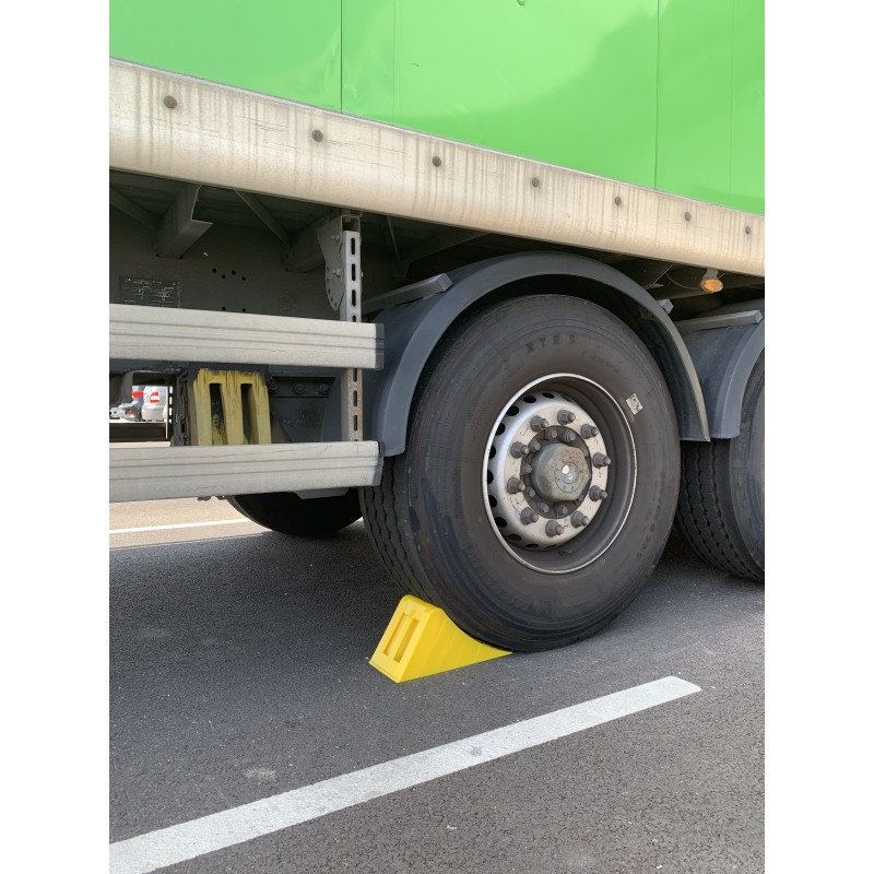 HEAVY-DUTY WHEEL CHOCK - view 1