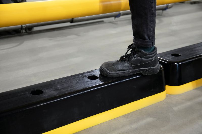 StepBumper Low-Level Protection Barrier - view 2